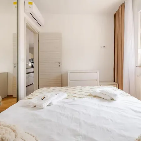 Casa de hóspedes With Private Swimming Pool Trogir