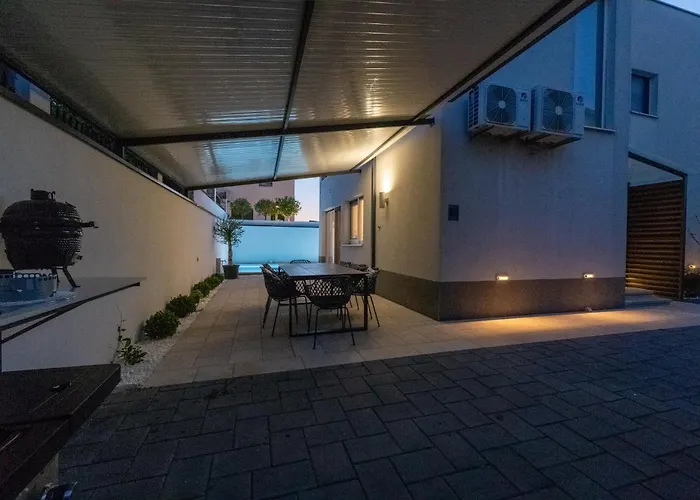 With Private Swimming Pool Guest house 3*