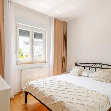 With Private Swimming Pool Gasthuis