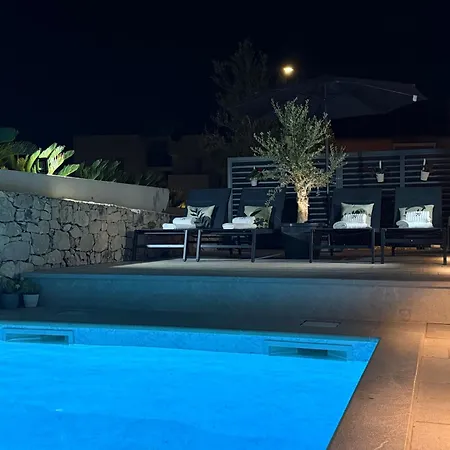 With Private Swimming Pool 3* Traù