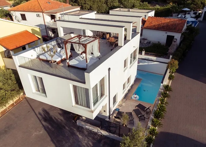 With Private Swimming Pool 3* Traù