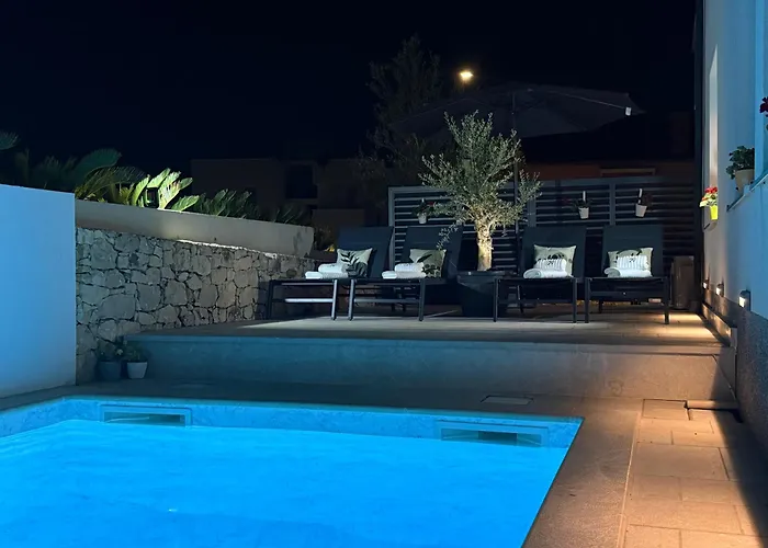 With Private Swimming Pool 3* Traù